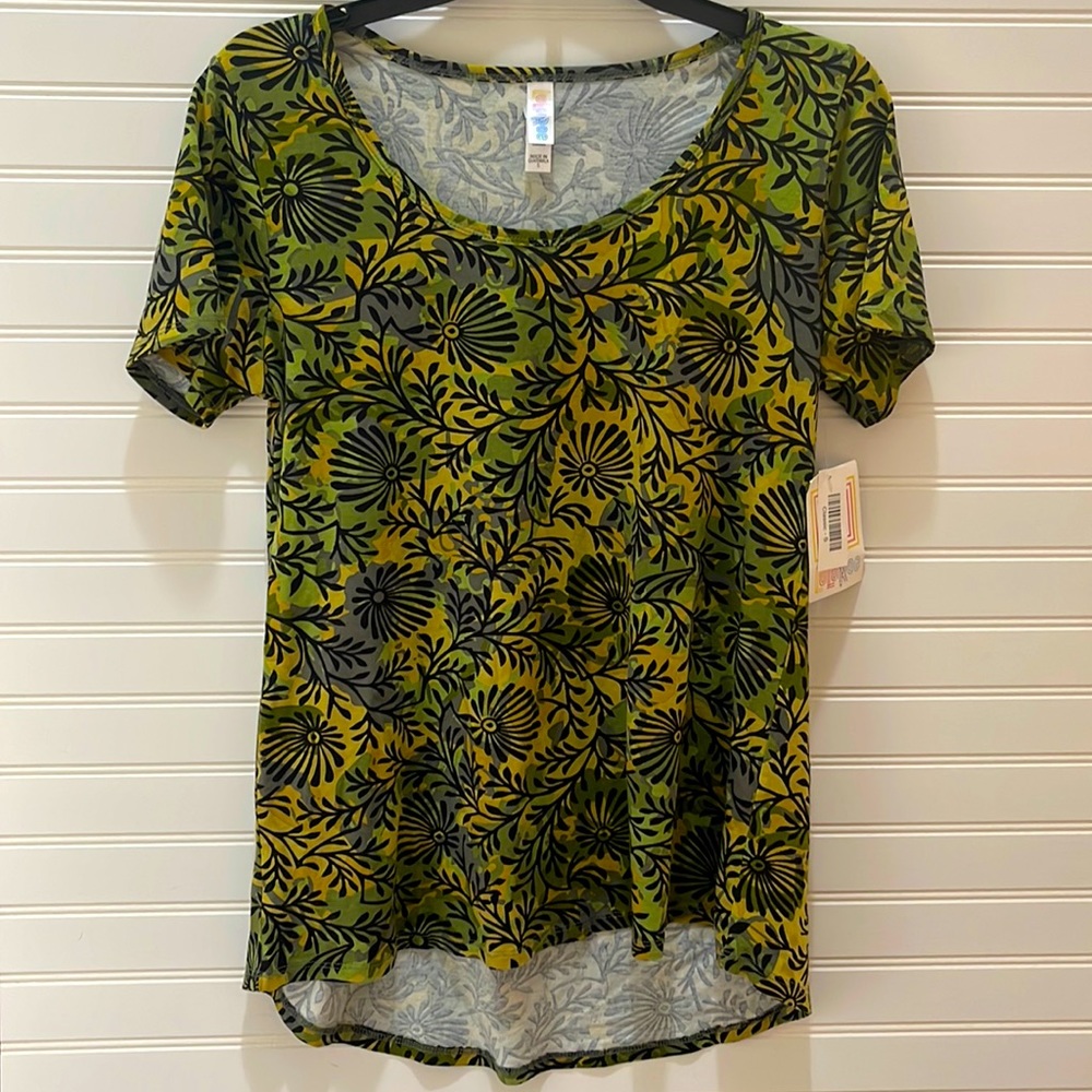 NWT LuLaRoe Green Floral Short Sleeve Classic Small